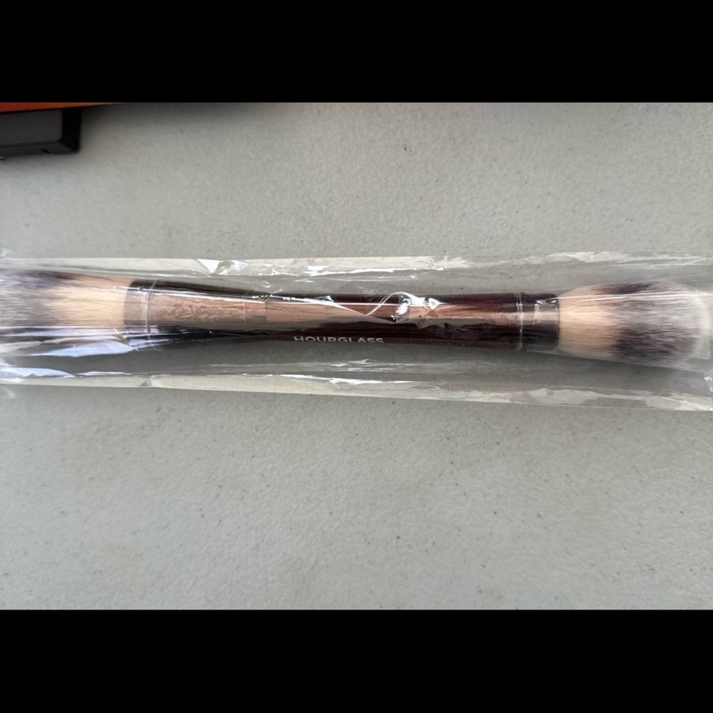 Hourglass Dual-Ended Makeup Brush